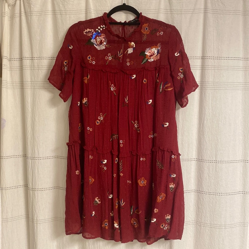 Zara burgundy floral  sequin tiered dress